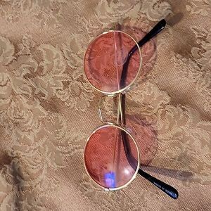Cute round pink sunglasses.